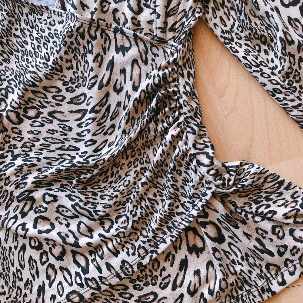 π ISCA Leopard Print Surplice Ruched Top π - Picture 7 of 13